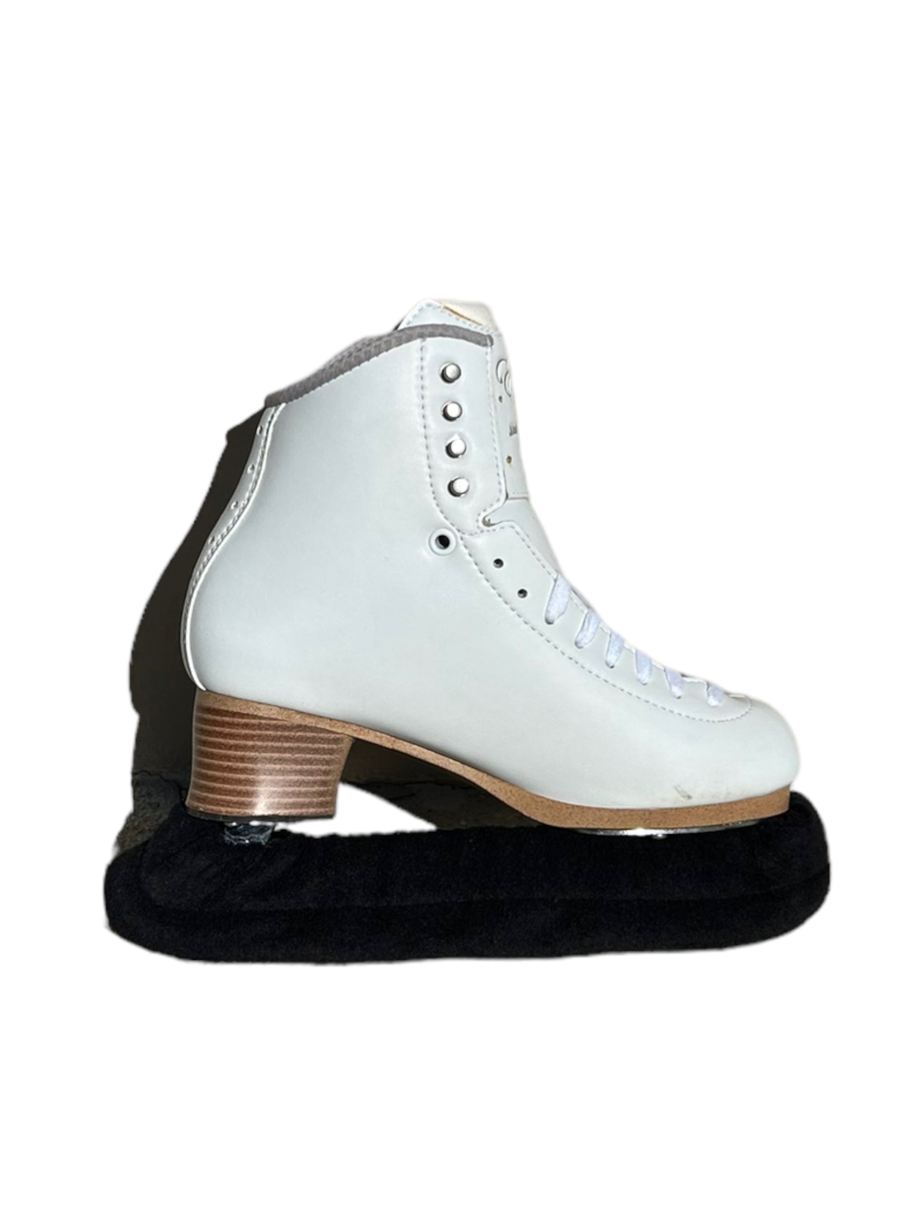 A pair of Skating Eleganza Terry Soakers in soft terry cloth fabric, shown covering skate blades to prevent rust and damage. Black.