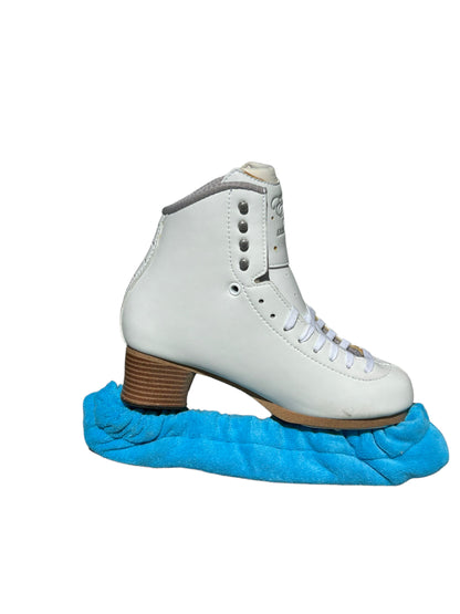 A pair of Skating Eleganza Terry Soakers in soft terry cloth fabric, shown covering skate blades to prevent rust and damage. Sky Blue.